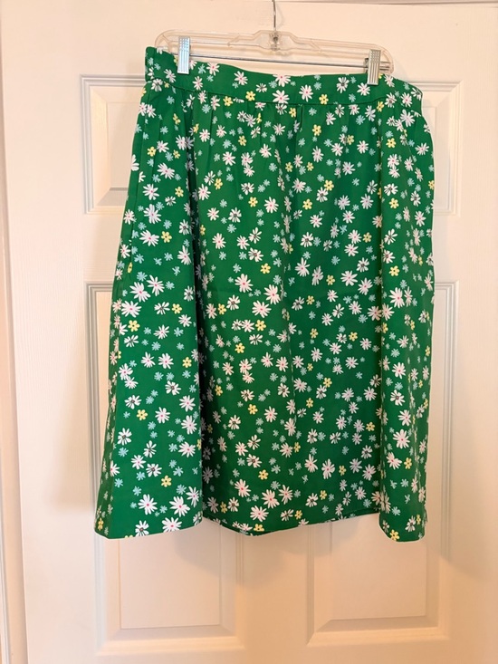 Nordstrom Dresses & Skirts - Nordstrom 1901 Green Floral Daisy-Print Skirt